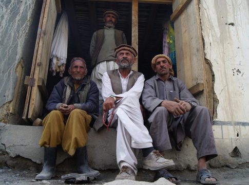 Khandood, Afghanistan, August 6th, 2016. Afghan men having a break from their heavy working at the start of the Wakhan Corridor, Afghanistan Khandood, Afghanistan, August 6th, 2016. Afghan men having a break from their heavy working at the start of the Wakhan Corridor, Afghanistan