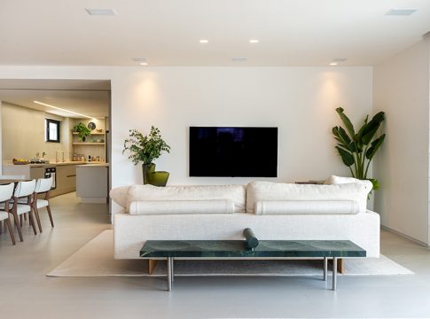 CB Arquitetos cria projeto utilizando o requintado porcelanato da Portobello em várias partes do apartamento