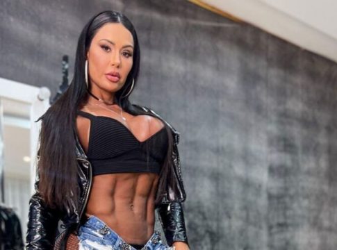 Gracyanne Barbosa mostra tudo com short tamanho calcinha