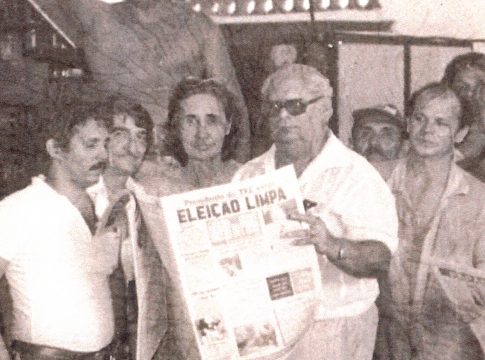 Laércio comandando a impressão da primeira edição do DIÁRIO. Foto: Reprodução