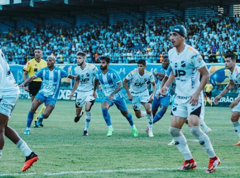 Vídeo: bola aérea tira o sono do Paysandu na temporada