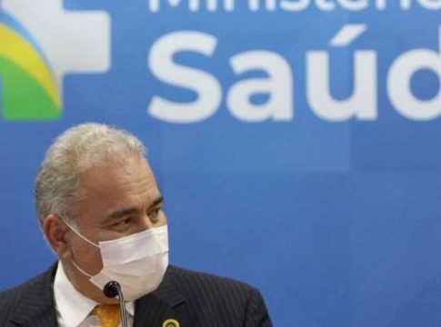 Ministro ameniza situação e fala em vacina para nova varíola