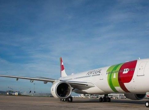 A empresa de aviação alemã Lufthansa está planejando comprar 19,9% da companhia aérea estatal portuguesa TAP, dizem reportagens deste domingo