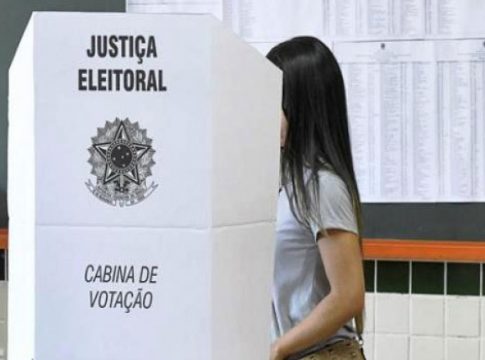 Eleitor terá que deixar celular com mesário na hora do voto