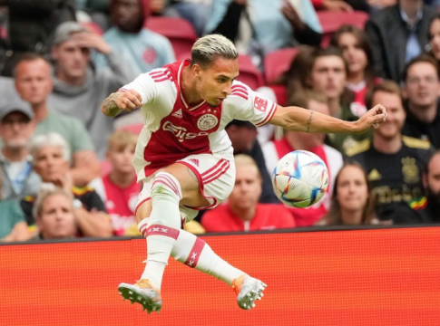 Ajax recusa 90 milhões de euros do Manchester por Antony