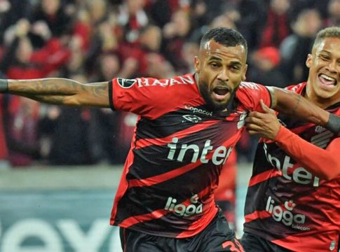 Athletico vence o Palmeiras e abre vantagem na Libertadores