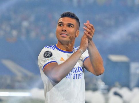 Manchester United anuncia a contratação de Casemiro