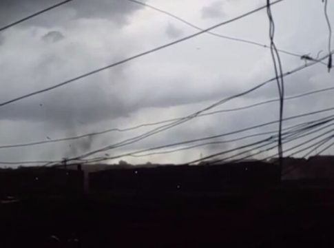 Vídeo: temporal e ventos fortes causam estragos em Belém