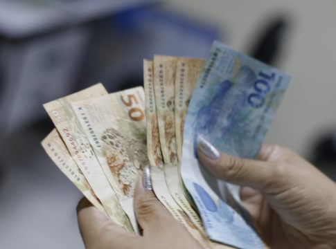 Terá direito ao benefício no ano que vem trabalhadores ganham até R$ 2.640.