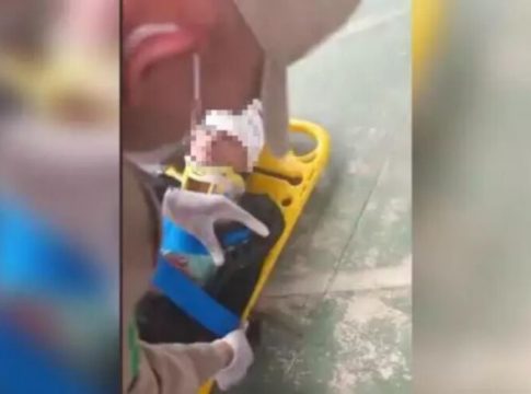 Vídeo: menina é ferida em queda de portão de escola de Belém