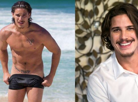 Rômulo Arantes posa de cueca branca e tenta disfarçar volume
