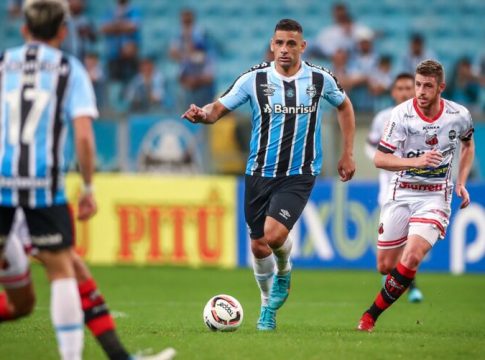 Grêmio leva gol do Ituano no fim e sai vaiado da Arena