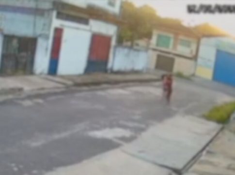 Vídeo mostra modelo ser arrastada por rua em Castanhal