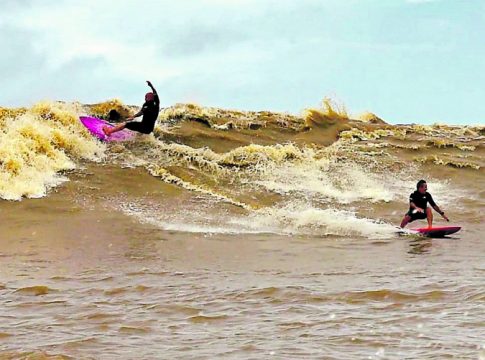 Livro de paraense narra aventuras no surfe de Pororoca