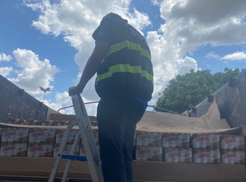 Sefa apreende 60 mil latas de cerveja em Dom Eliseu