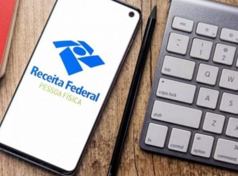 A antecipação da restituição do Imposto de Renda pode ser uma alternativa prática para quem precisa de dinheiro antes do pagamento oficial