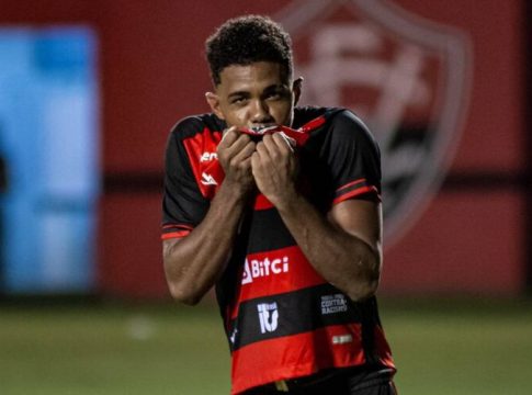 Herói da classificação do Vitória está liberado para 2ª fase
