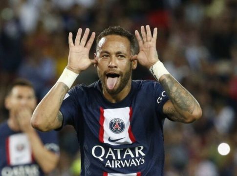 Neymar foi expulso do jogo entre Paris Saint-Germain e Strasbourg, nesta quarta-feira (28), em sua primeira partida após a Copa do Mundo. Foto: Divulgação