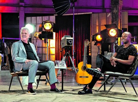 Cantor Thiaguinho celebra 29 anos de carreira; confira!