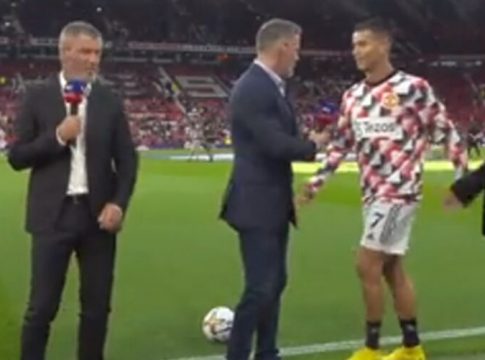 Vídeo: CR7 recusa aperto de mão de ídolo do Liverpool