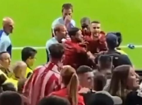 Jogador do Atlético de Madrid se irrita e confronta torcida