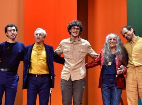 Caetano Veloso exalta sua Bahia em show de 80 anos