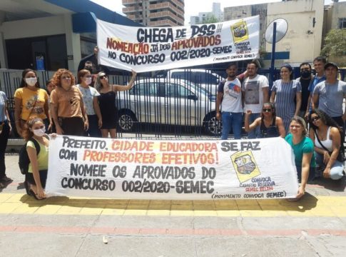 Concursados bloqueiam avenida e exigem nomeação na Semec