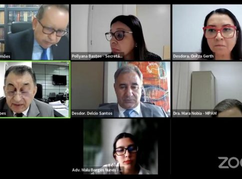 Com filha no colo, advogada é constrangida durante audiência