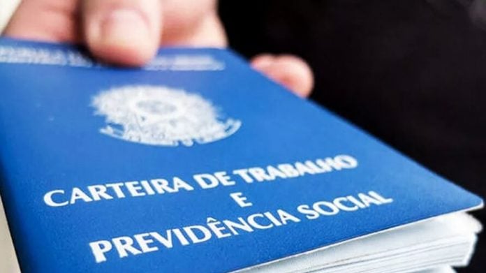 Atrasar até 10 minutos no trabalho é permitido? Veja o que a CLT realmente diz — e quando isso pode causar justa causa