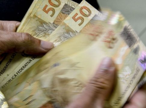 Consignado do Auxílio Brasil pode gerar endividamento