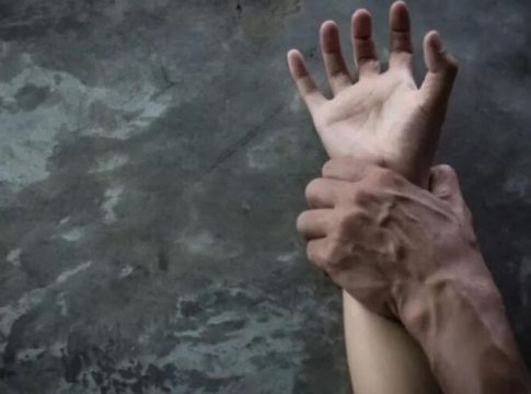 Os dados mostram ainda que pelo menos 1.400 pessoas foram vítimas de feminicídio no Brasil, com aumento registrado em dez estados.