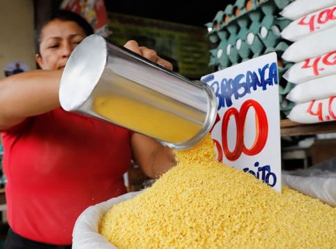 No comparativo de preços em 2023, o kg da farinha de mandioca acumulou alta de 19,43%