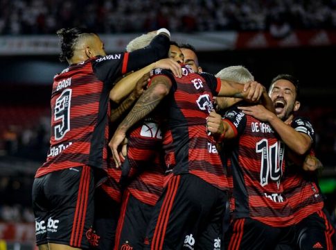 Flamengo vence São Paulo e põe pé na final da Copa do Brasil