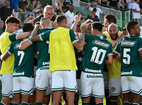 Goiás
vence o Atlético-GO e dorme na parte de cima da tabela