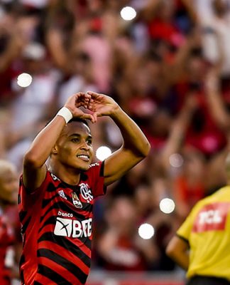 Flamengo
tenta diminuir distância para o líder Palmeiras