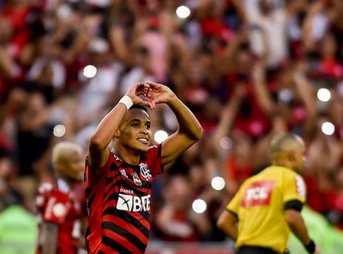 Flamengo
tenta diminuir distância para o líder Palmeiras