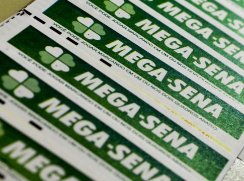 As apostas na Mega-Sena podem ser feitas até as 19h do dia do sorteio nas lotéricas de todo o país, no portal Loterias CAIXA e no app Loterias