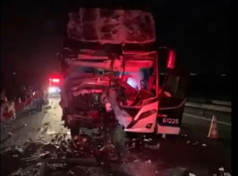 Ônibus do Flamengo sofre acidente e uma pessoa morre