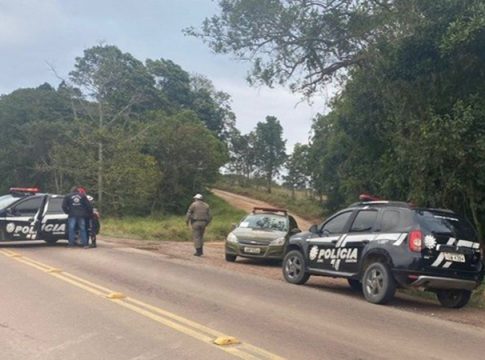 Filho de policial é apreendido após roubar viatura e armas