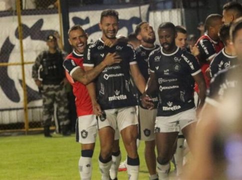 No peito e na raça: Clube do Remo garante entrada no G8
