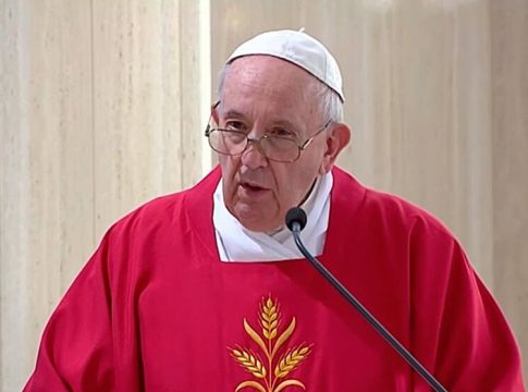 Atualizações sobre a saúde do papa Francisco: tranquilidade e repouso no hospital em Roma após dias difíceis.