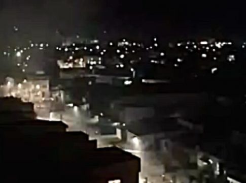 Vídeo: incêndio em residência mobiliza Bombeiros em Belém