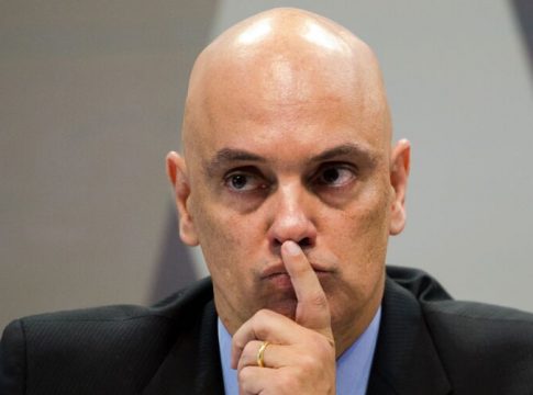 Moraes recusa deixar relatoria de processo contra Bolsonaro