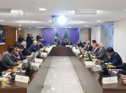 Ministros de Bolsonaro já admitem derrota e acenam para Lula
