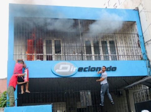 Vídeo: incêndio atinge prédio de cursinho no centro de Belém