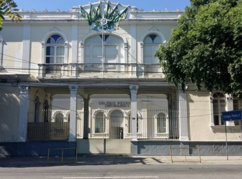 Alunos teriam aproveitado provas para sexo grupal em sala