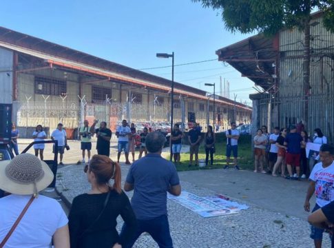 Ato faz homenagem às vítimas de naufrágio e pede por justiça
