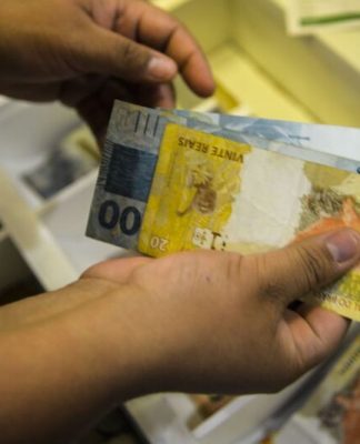 Veja como dobrar Auxílio Brasil e ganhar até R$ 1.220