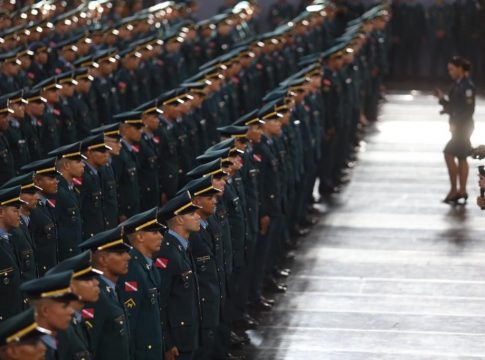 O ministro Flávio Dino, do Supremo Tribunal Federal (STF), decidiu nesta quinta-feira (17) suspender a regra que igualou em 55 anos a idade mínima para aposentadoria de homens e mulheres que são policiais civis e federais. Foto: Divulgação