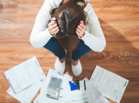 Estudo da Serasa analisa perfil e comportamento dos endividados no Brasil, com destaque para as contas básicas.Foto: Divulgação